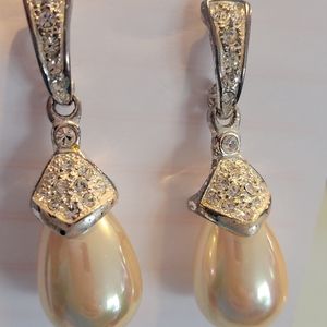 LARGE FAUX  PERL WITH RHINESTONE ERRINGS